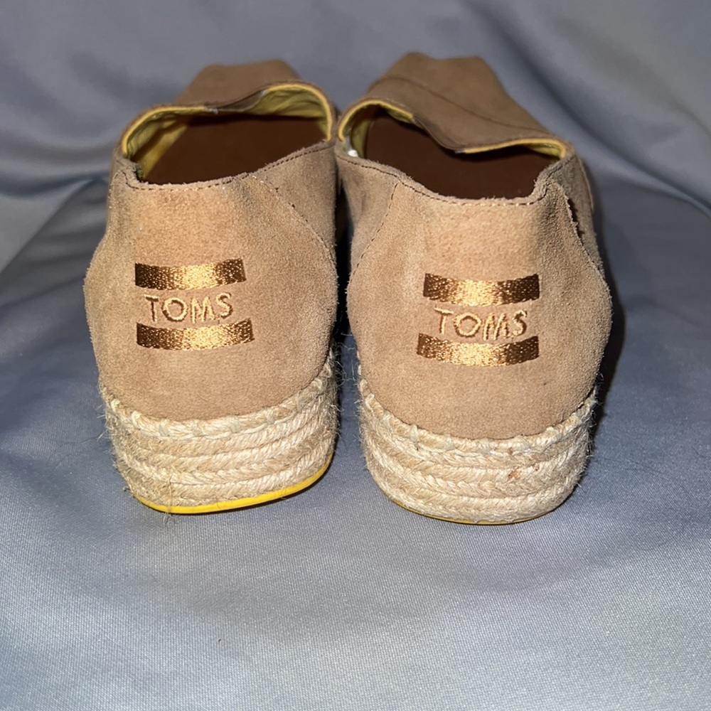 Toms, Suede, size 9 - Picture 6 of 10
